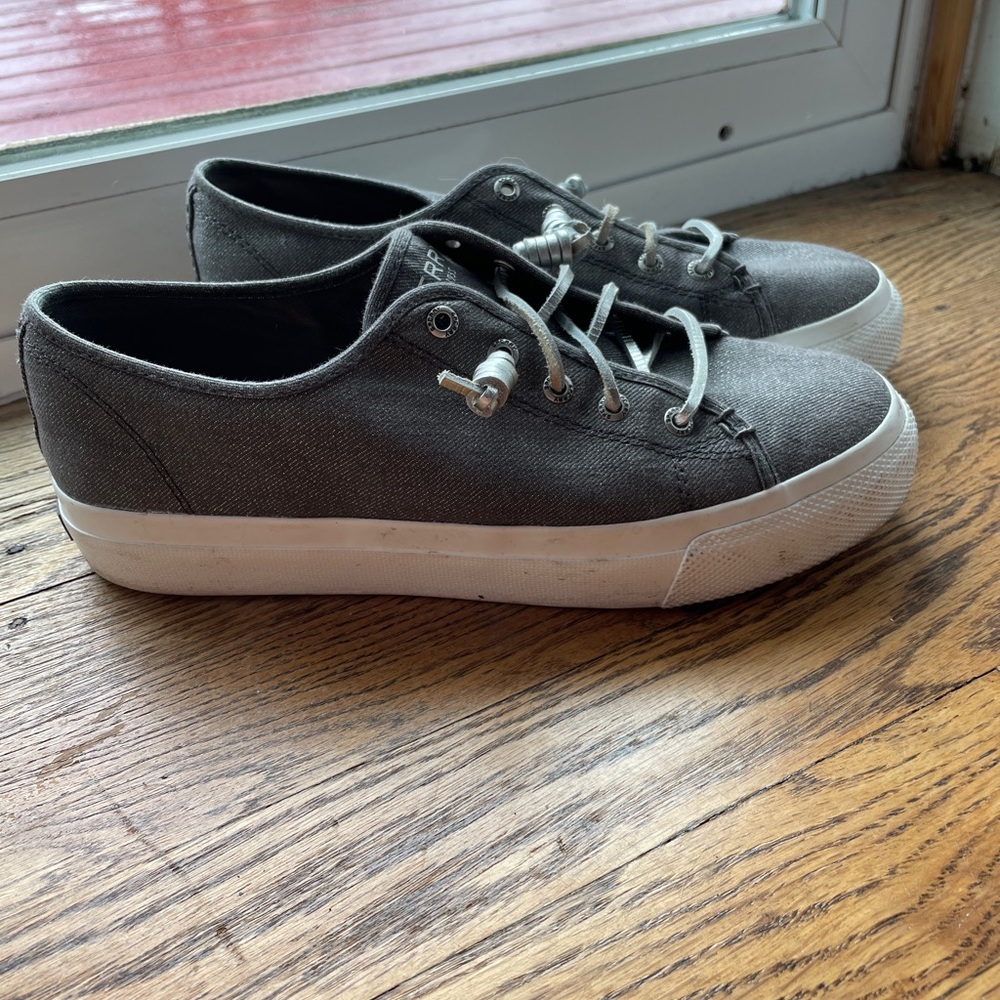 Sperry Crest Vibe silver sneakers